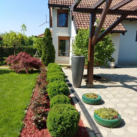 Kuca Na Savi - Stari Hrast * Vladimirci