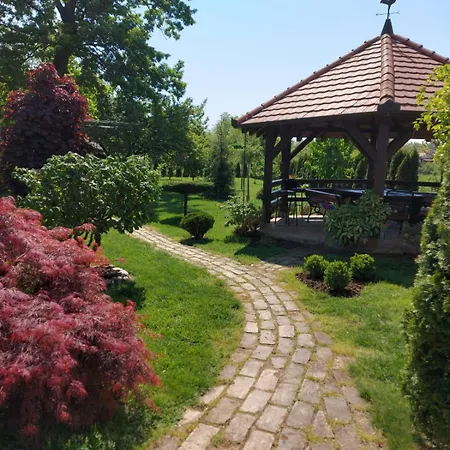 Kuca Na Savi - Stari Hrast * Vladimirci