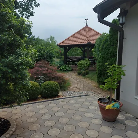 Kuca Na Savi - Stari Hrast *