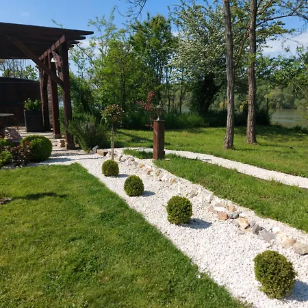 Kuca Na Savi - Stari Hrast Vladimirci